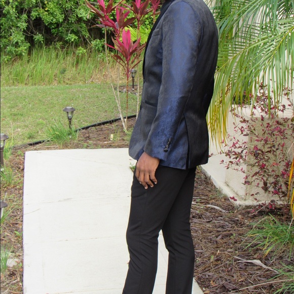 Complete Prom Suit 🕺🏾 - Picture 3 of 3